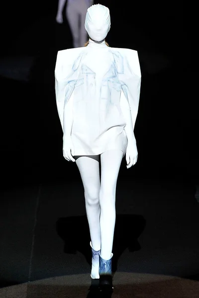 Look 10
